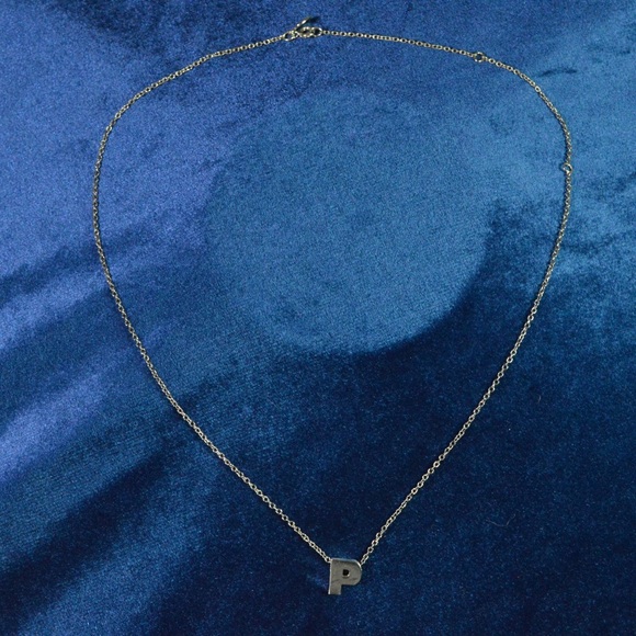 Avon P Pendant Necklace Letter "P" Initial Silver Tone Vintage Jewelry - Picture 1 of 5